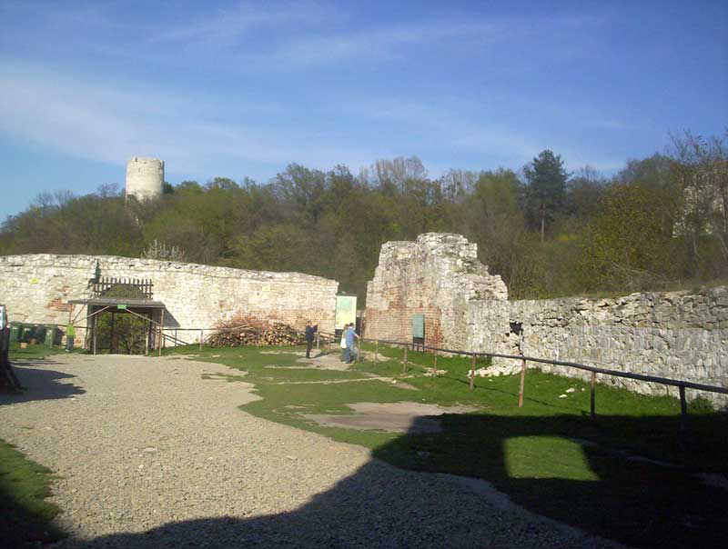 Zamek - widok na Basztę